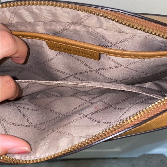 Black Crossbody Bags Lightweight and Spacious - Picture 4 of 5